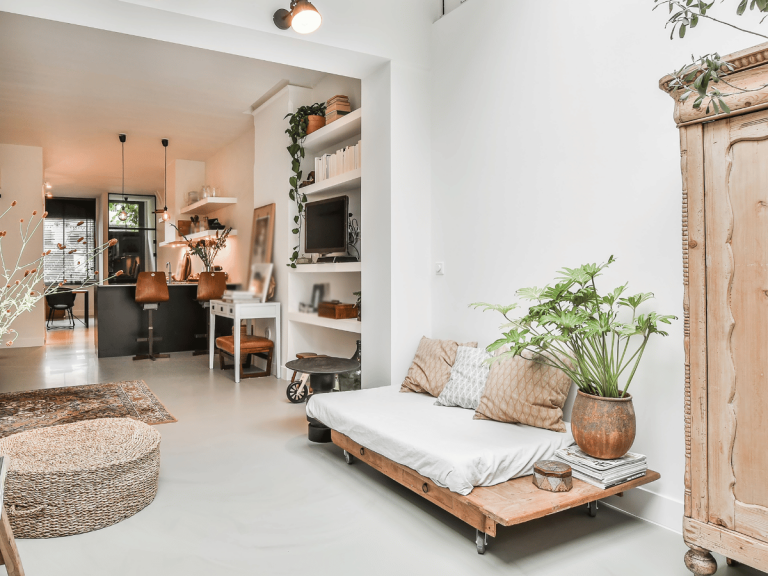 Descubre cómo la decoración artesanal y los objetos hechos a mano pueden transformar tu casa en un refugio de calma, autenticidad y diseño consciente.